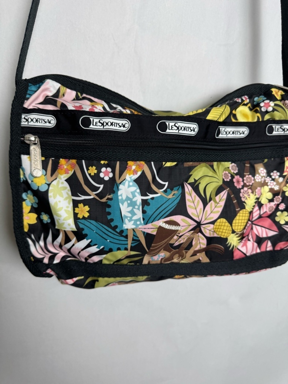 LeSportsac Hawaii Exclusive shoulder or crossbag featuring the Wahine Hula print - Picture 2 of 9
